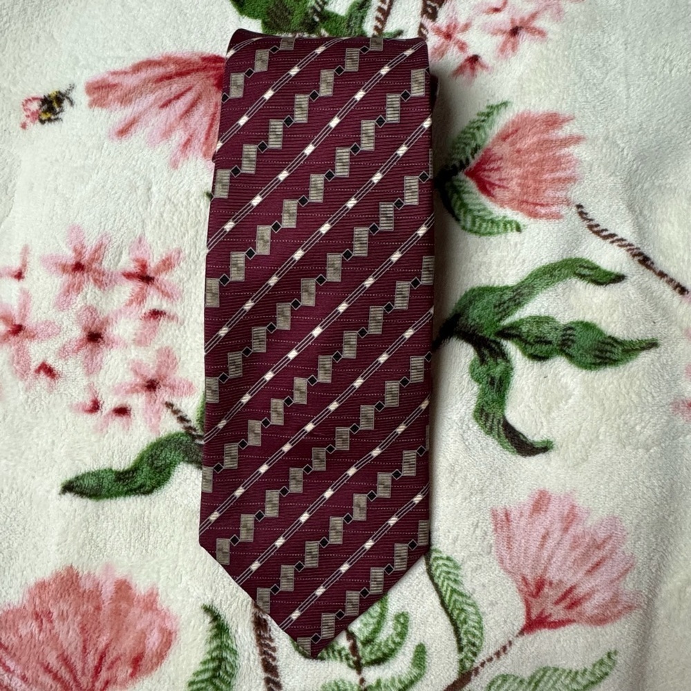 Classic Burgundy and Gray Patterned Tie